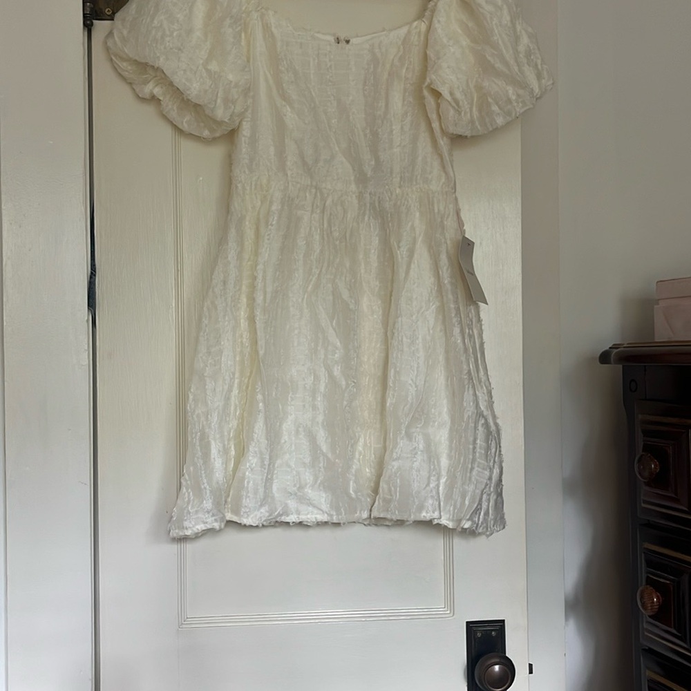 Elegant White Puff Sleeve Dress